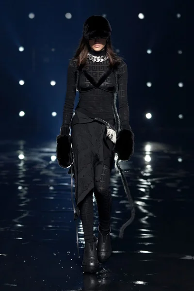 Look 2